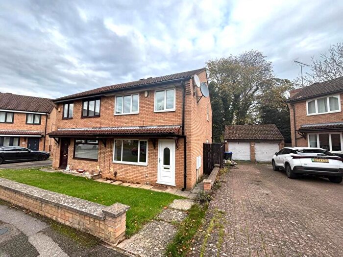 3 Bedroom Semi-Detached House For Sale In Farmhill Road, Southfields, Northampton, NN3