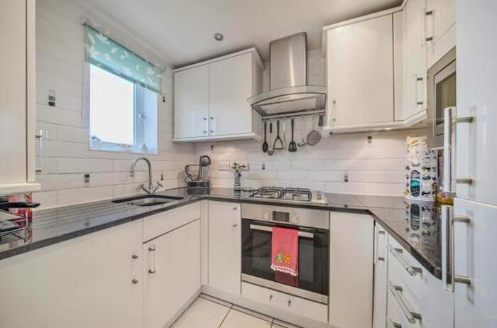 2 Bedroom Flat For Sale In Holland Road, Plymstock, Plymouth, Devon, PL9