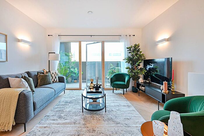 3 Bedroom Flat To Rent In Madeleine Court, North Acton, Acton, W3