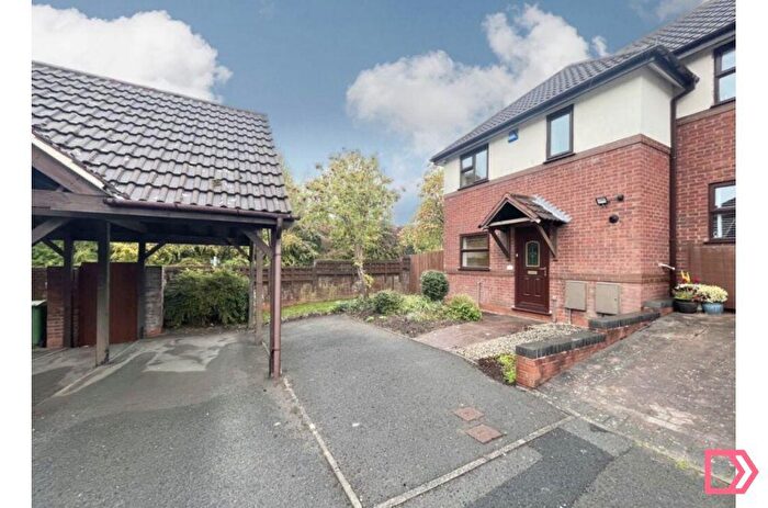 3 Bedroom Semi Detached House To Rent In Pearce Close, Dudley, West Midlands, DY1