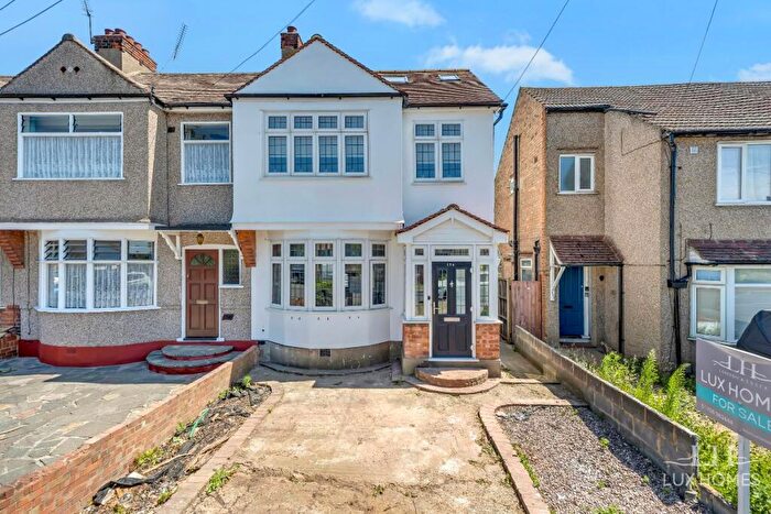 3 Bedroom Semi-Detached House For Sale In Wingletye Lane, Hornchurch, RM11