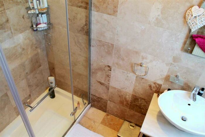 2 Bedroom Apartment To Rent In Regent Square, Doncaster, DN1