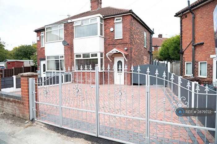 3 Bedroom Semi Detached House To Rent In Welbeck Avenue, Chadderton, Oldham, OL9