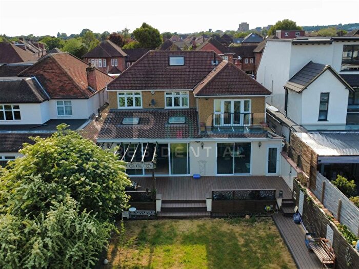 5 Bedroom Detached House For Sale In Edgwarebury Lane, Edgware, HA8