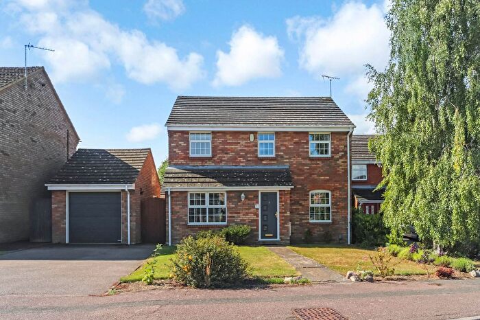 4 Bedroom Detached House For Sale In Grove Gardens, Tring, HP23
