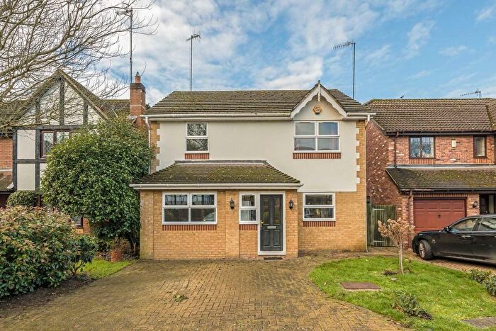 4 Bedroom Property To Rent In Connaught Drive, Weybridge, KT13