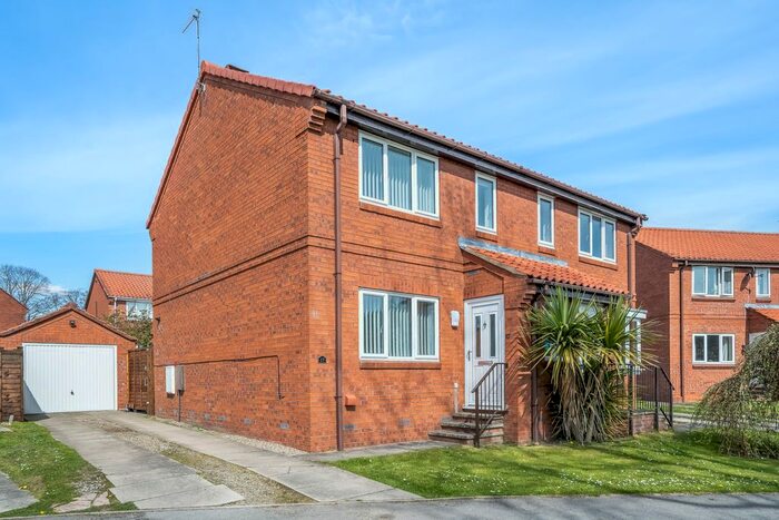 3 Bedroom Semi-Detached House For Sale In Con Owl Close, Helmsley, York, YO62