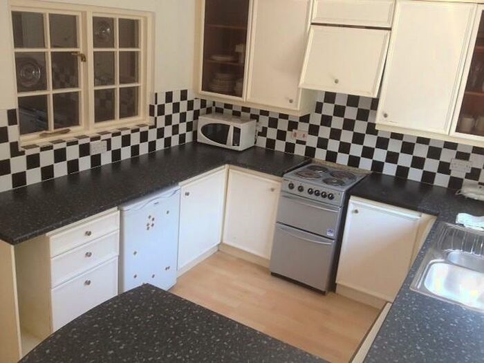 6 Bedroom House To Rent In Padwell Road, Southampton, SO14