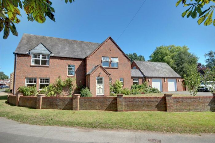 4 Bedroom Detached House For Sale In Sands Lane, Ellerker, HU15