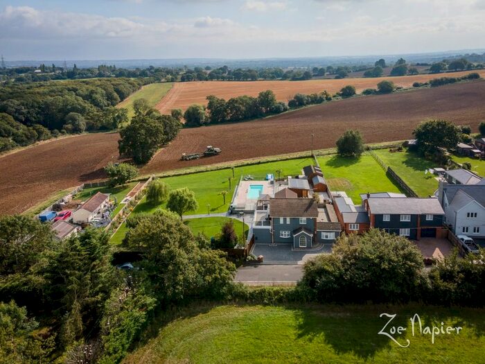 4 Bedroom Detached House For Sale In South Hanningfield Road, South Hanningfield, Chelmsford, CM3