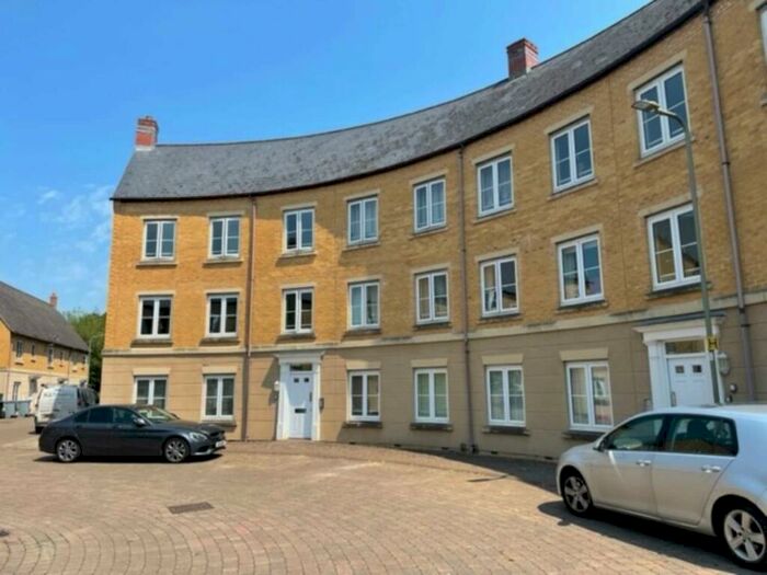2 Bedroom Flat To Rent In New Bridge Street, Witney, OX28