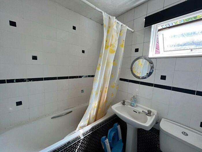 1 Bedroom Flat For Sale In Jardine Court, Jessop Road, Stevenage, SG1