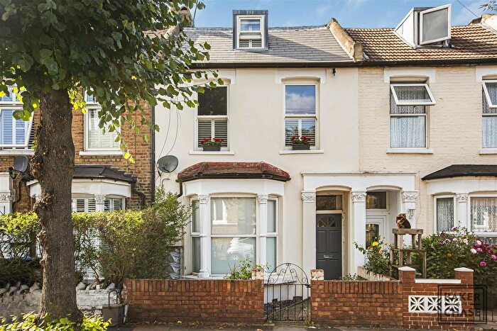 2 Bedroom Flat To Rent In Russell Road, London, N13