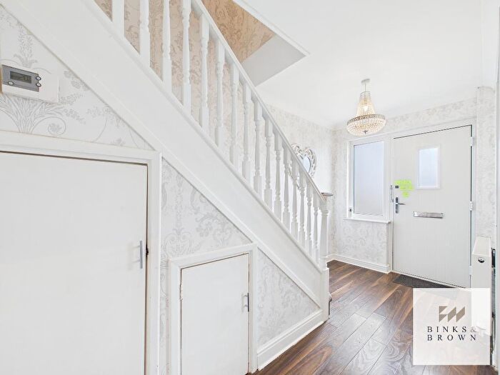 3 Bedroom Semi-Detached House For Sale In Woodbrooke Way, Corringham, Essex, SS17