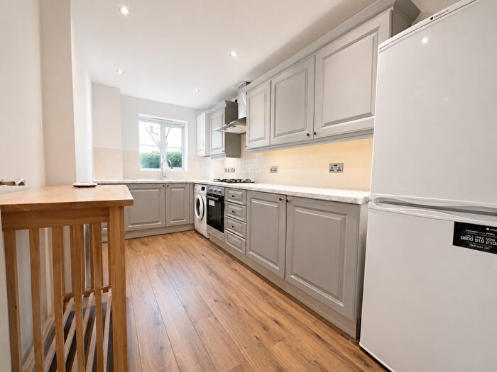 1 Bedroom Flat To Rent In Friars Close, Ilford, IG1