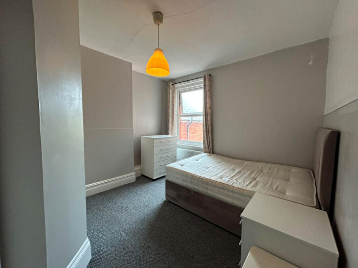 Studio To Rent In Basingstoke Road, RG2