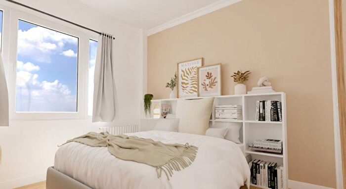 3 Bedroom Property For Sale In Kingswood Way, Sanderstead, South Croydon, CR2