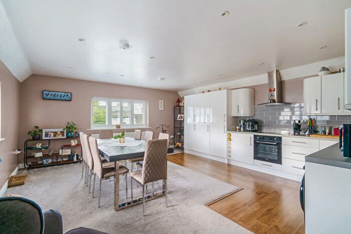 2 Bedroom Flat For Sale In The Paddocks, Deddington, OX15