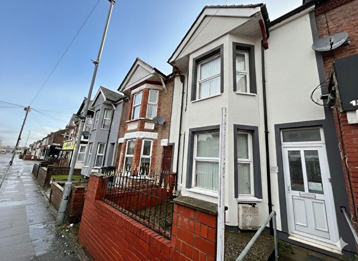 3 Bedroom Terraced House For Sale In Dallow Road, Luton, Bedfordshire, LU1