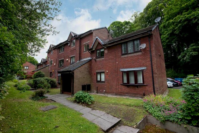 2 Bedroom Flat To Rent In Crescent Avenue, Prestwich, M25