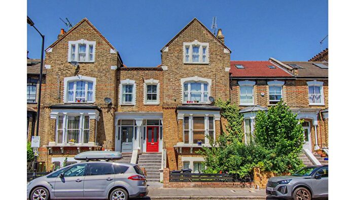 1 Bedroom Flat For Sale In Flat B, Sandringham Road, Hackney, London, E8