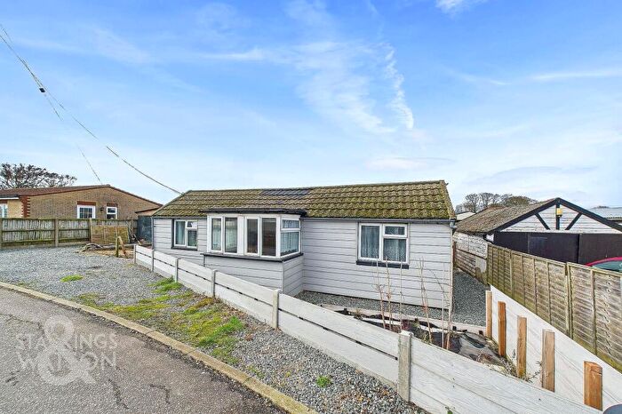 2 Bedroom Detached Bungalow For Sale In The Glebe, Hemsby, Great Yarmouth, NR29