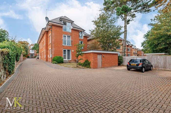 2 Bedroom Flat For Sale In Florence Road, Bournemouth, BH5