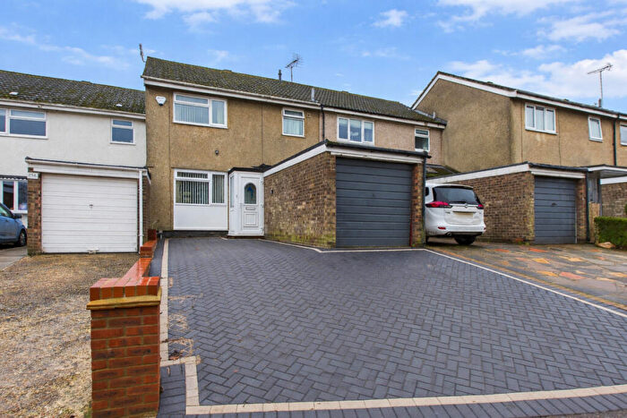3 Bedroom Terraced House For Sale In Wootton Drive, Hemel Hempstead, HP2
