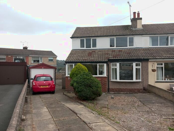 4 Bedroom Semi-Detached House To Rent In Valley View, Halifax, HX2