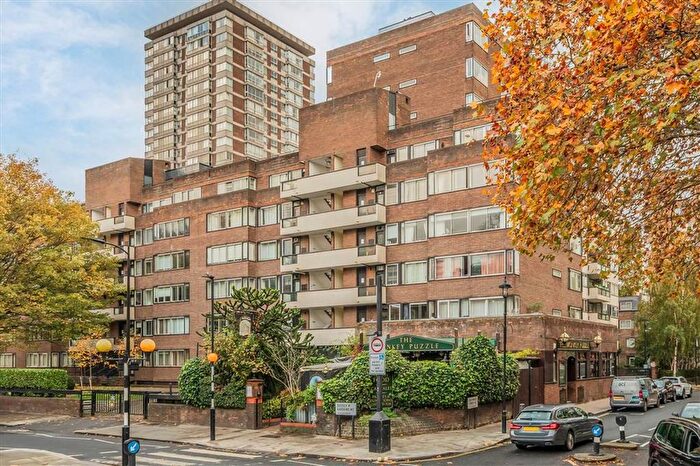 3 Bedroom Flat To Rent In The Quadrangle, London, W2