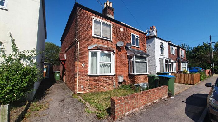 2 Bedroom House To Rent In Ivy Road, Southampton, SO17