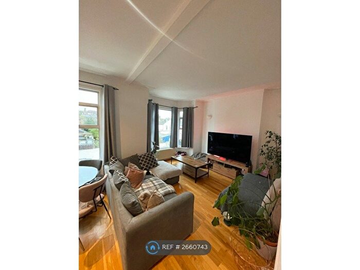 2 Bedroom Flat To Rent In St. Elmo Road, London, W12