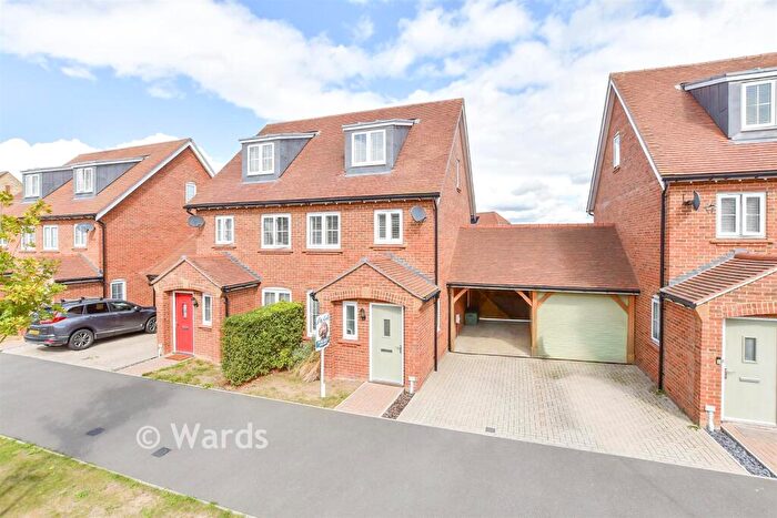 3 Bedroom Semi Detached House For Sale In Caldecott Road, Maidstone, Kent, ME16