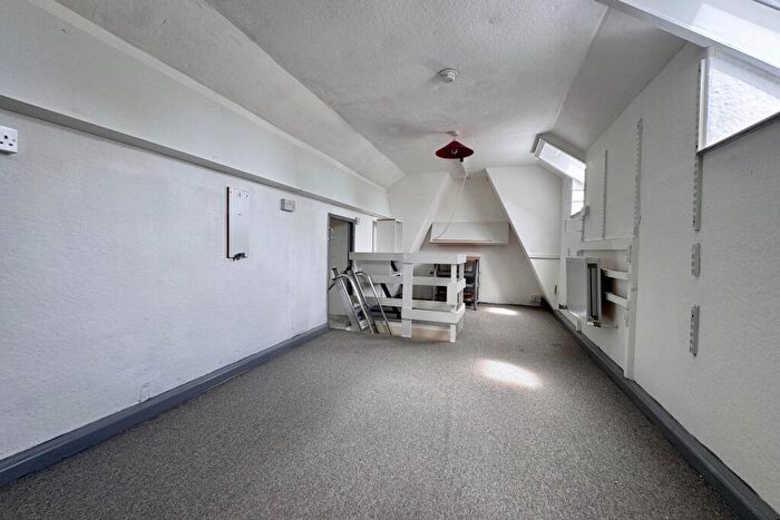 2 Bedroom Detached Bungalow For Sale In Corfe Castle, BH20 - Photo 11