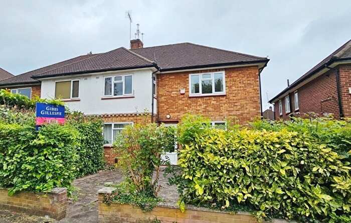 2 Bedroom Maisonette To Rent In Chamberlain Way, Pinner, HA5