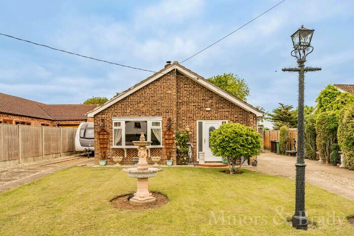 2 Bedroom Detached Bungalow For Sale In Wendling Road, Longham, Dereham, NR19