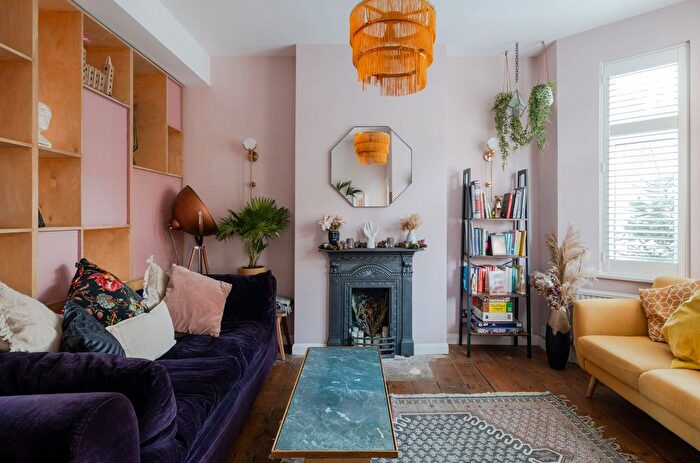 4 Bedroom Terraced House For Sale In Malvern Road, London, E11