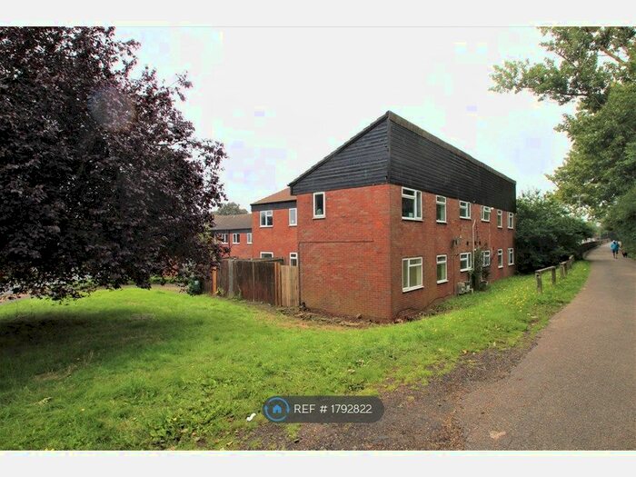 3 Bedroom Maisonette To Rent In Marston Close, Leamington Spa, CV32