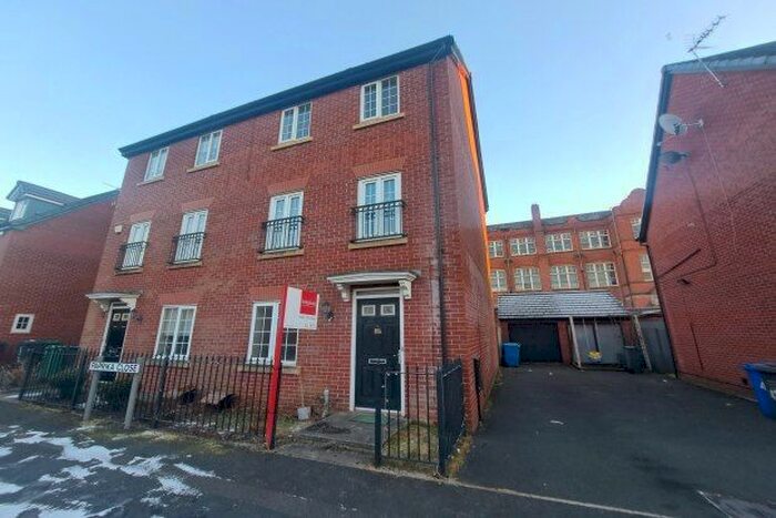 5 Bedroom Semi-Detached House To Rent In Paprika Close, Manchester, M11