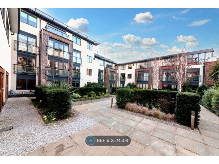 2 Bedroom Flat To Rent In Clapham North, London, SW9