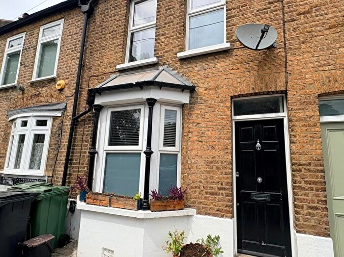 2 Bedroom House To Rent In Robson Road, West Norwood, London, SE27