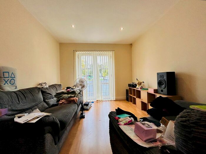 2 Bedroom Flat To Rent In Nightingale Road, Derby, DE24