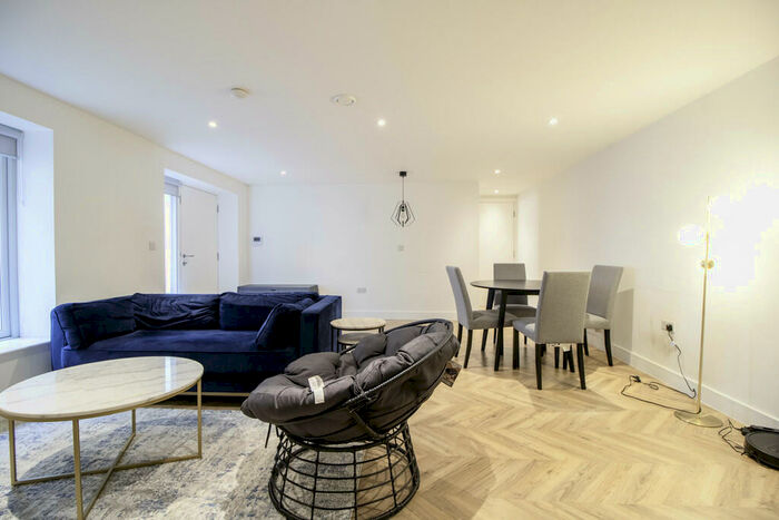 2 Bedroom Apartment To Rent In Lamberts House, Briggate, LS1