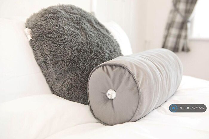 3 Bedroom Flat To Rent In Princes Court, Bournemouth, BH1