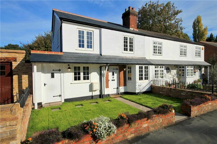 4 Bedroom Semi-Detached House To Rent In Staines Lane, Chertsey, Surrey KT16