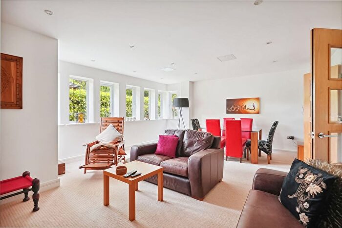 2 Bedroom Flat To Rent In Camborne Road, Sutton, SM2