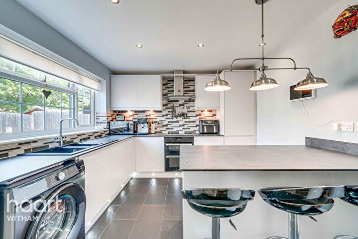 3 Bedroom End Of Terrace House For Sale In Pine Grove, Witham, CM8