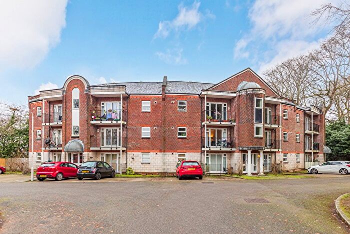 2 Bedroom Flat For Sale In The Topiary, Poole, BH14