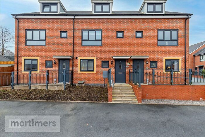 3 Bedroom Town House For Sale In May Hill Close, Accrington, Lancashire, BB5