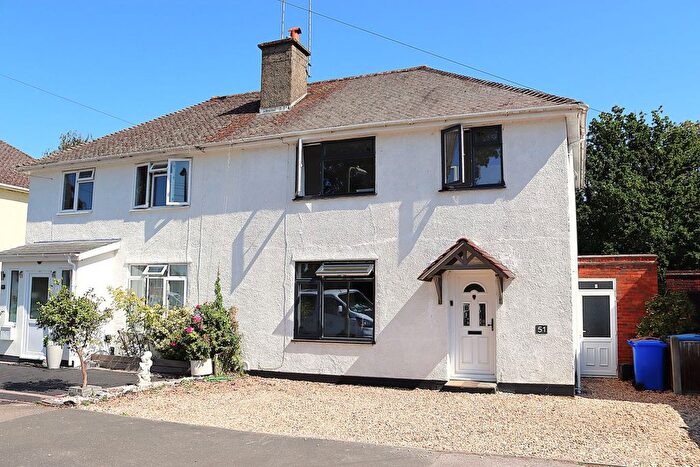 3 Bedroom Semi-Detached House For Sale In Birchett Road, Farnborough, GU14